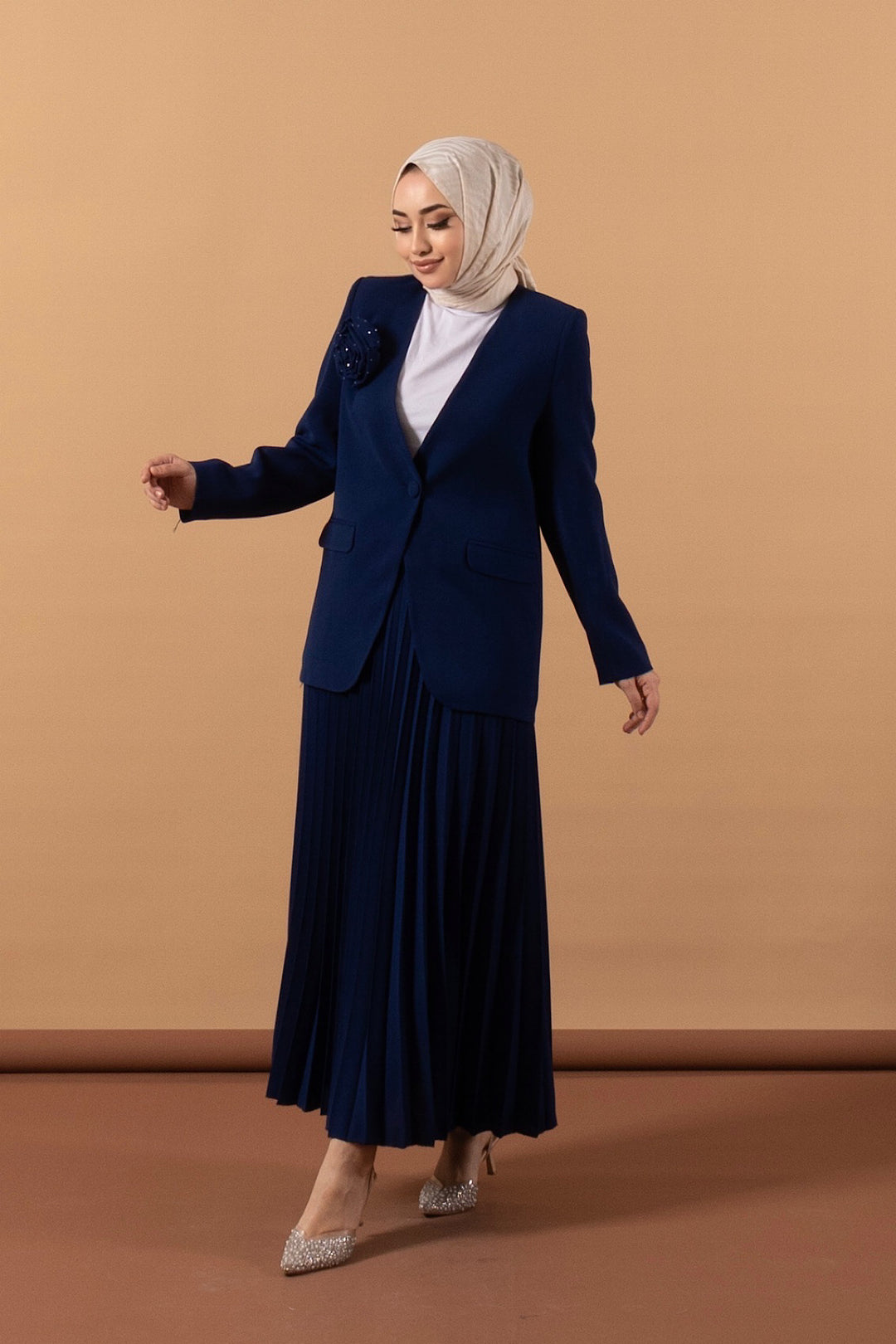 Eteği Piliseli Broş Detay Takım Lacivert 2031-LACIVERT