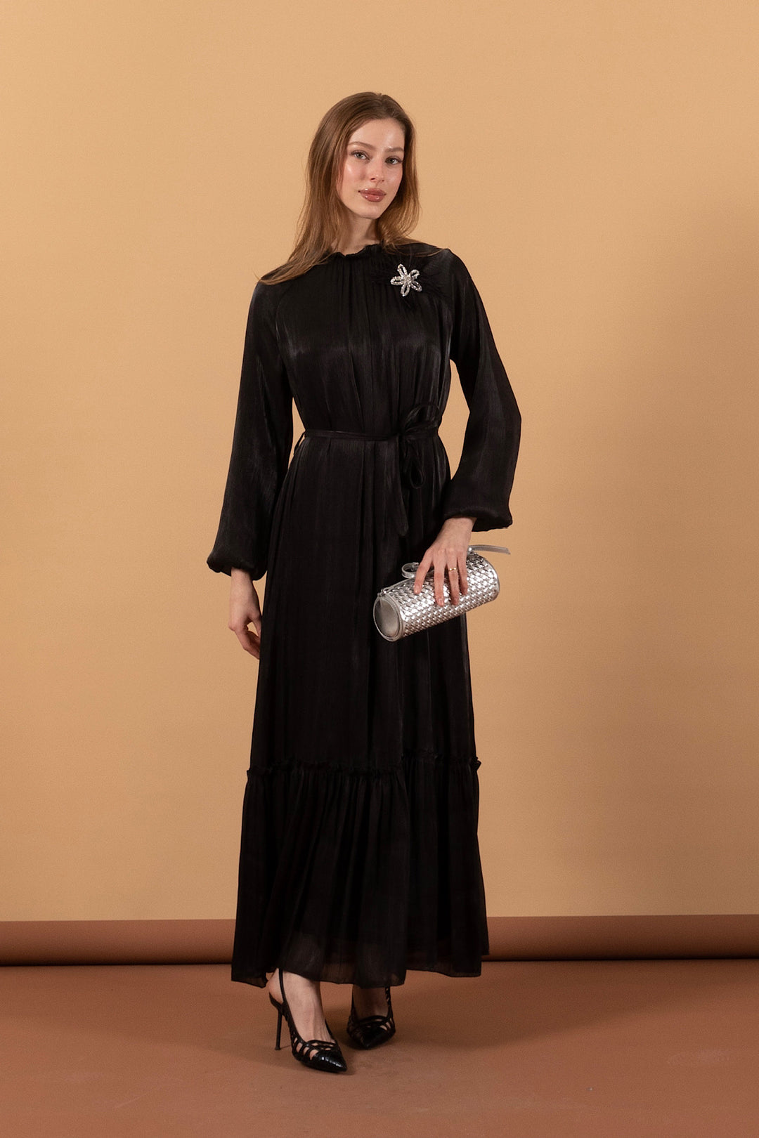 Broş Detay İpek Elbise Siyah 4979-SIYAH