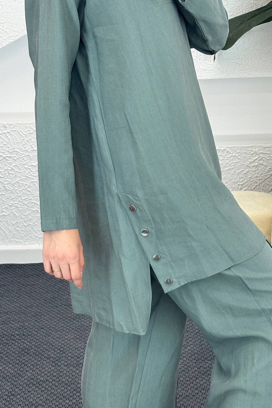 Yanları Çıtçıtlı Tesla Takım Mint 1947-MINT