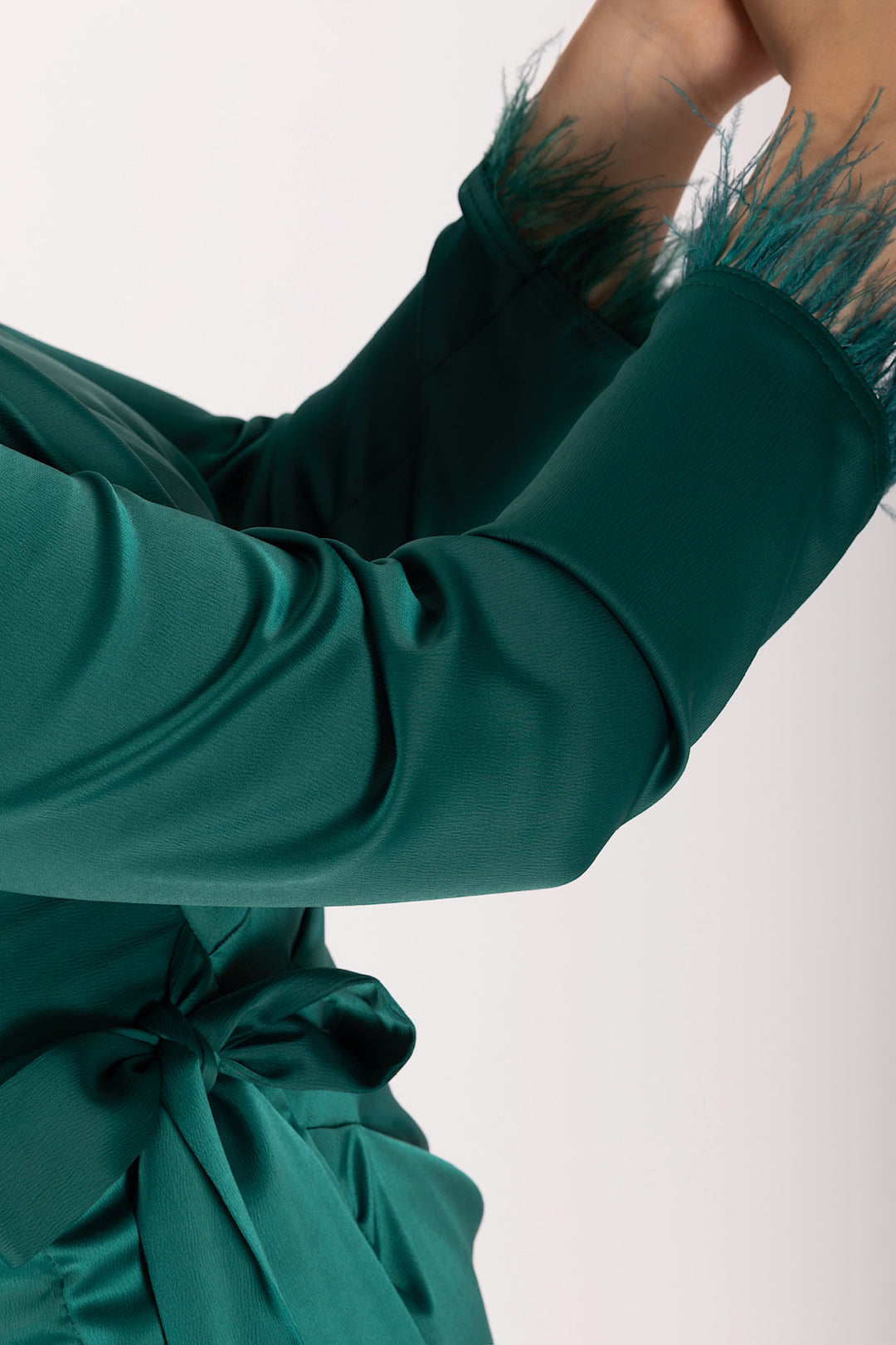 Kol Saçaklı Saten Abiye Zümrüt 4897-ZUMRUT