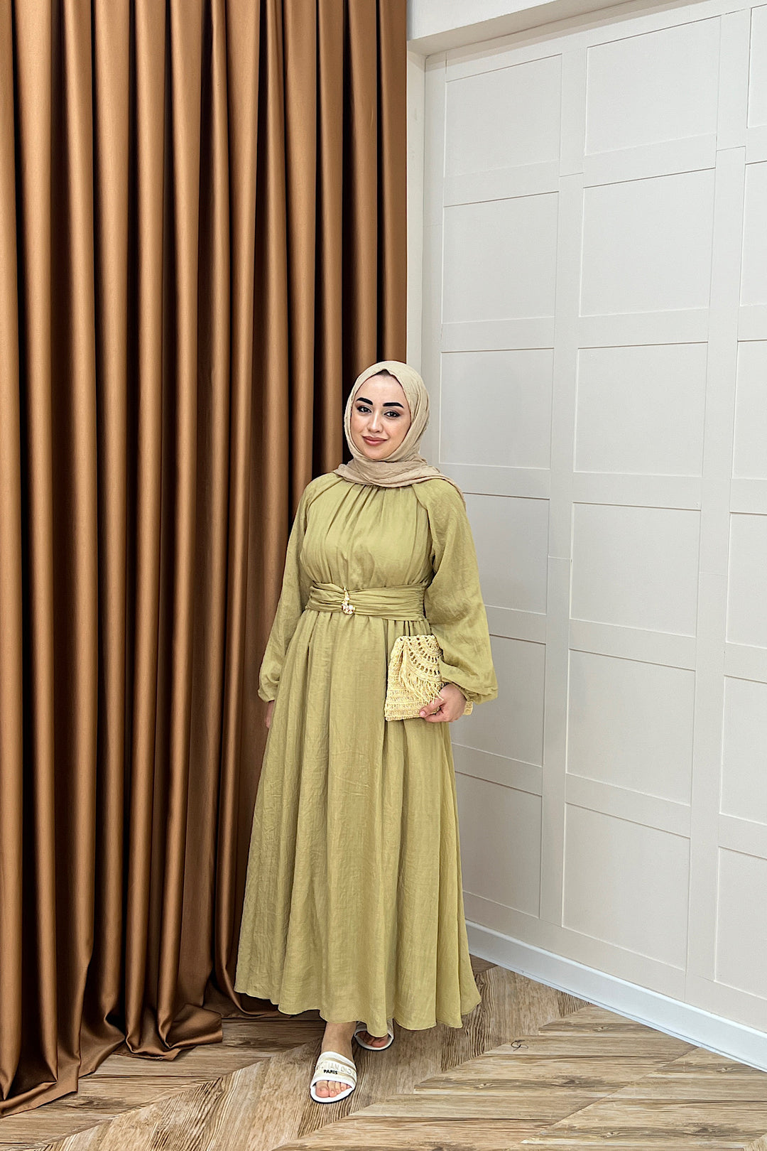 Angelina Broş Detay Elbise Yağ Yeşili 5168-YAGYESILI