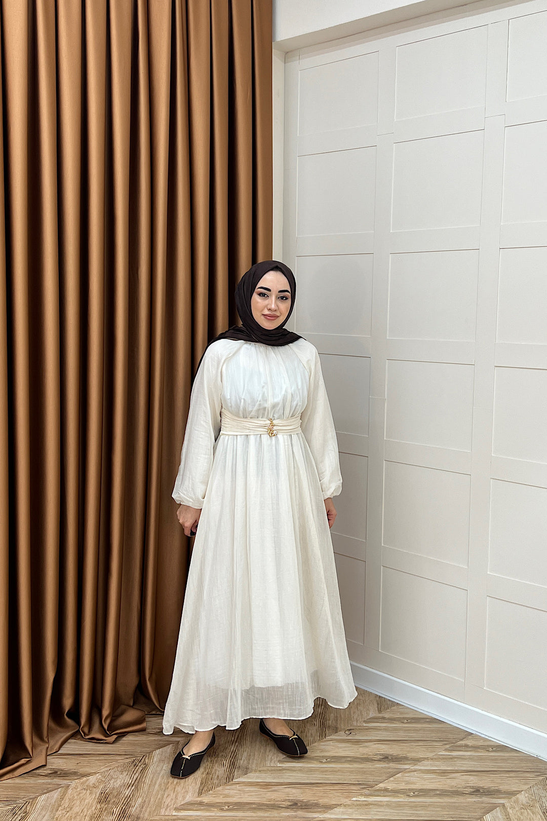 Angelina Broş Detay Elbise Bej 5168-BEJ