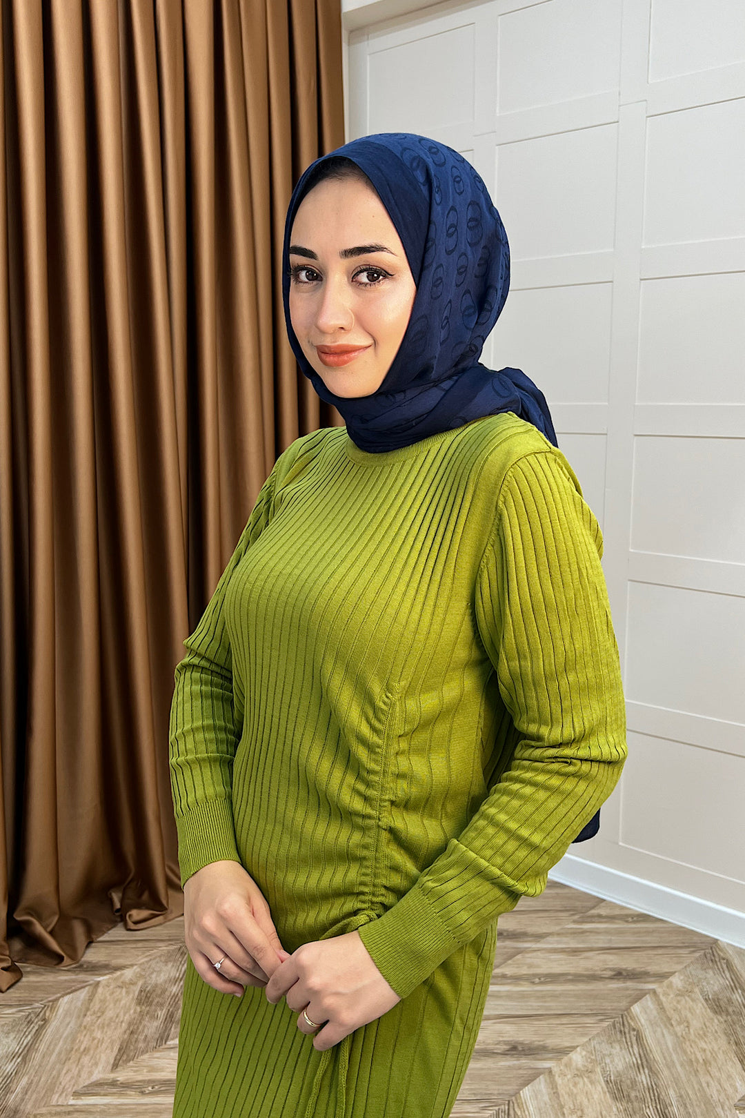 Yandan Büzgülü Triko Elbise Yağ Yeşili 24870-YAGYESILI