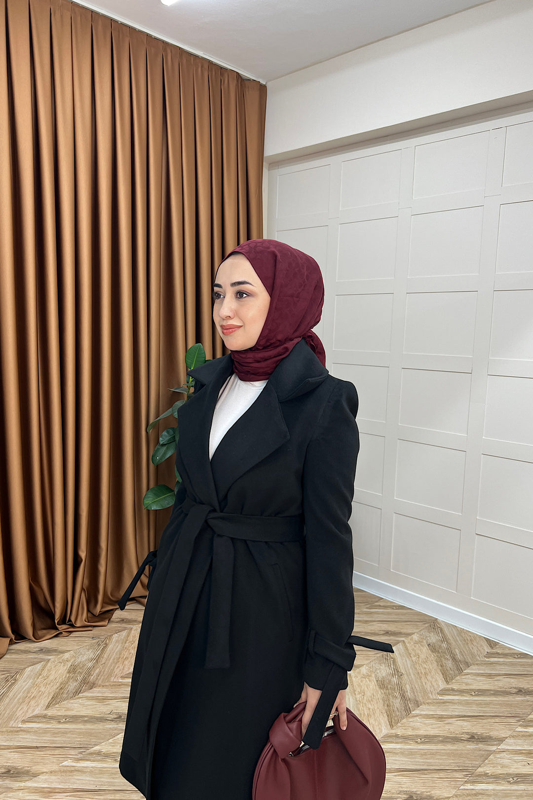 Bilek Detay Kuşaklı Uzun Kaban Siyah 05476-SIYAH