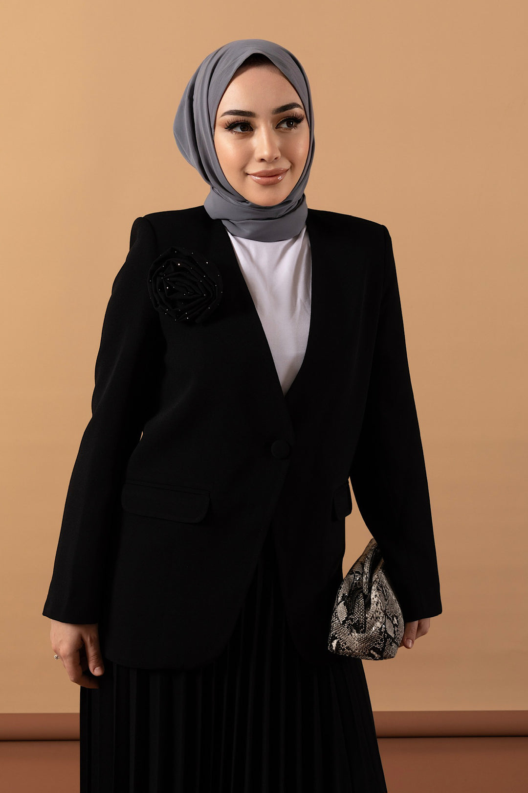 Eteği Piliseli Broş Detay Takım Siyah 2031-SIYAH