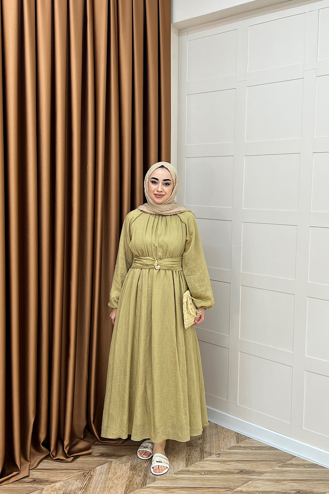 Angelina Broş Detay Elbise Yağ Yeşili 5168-YAGYESILI
