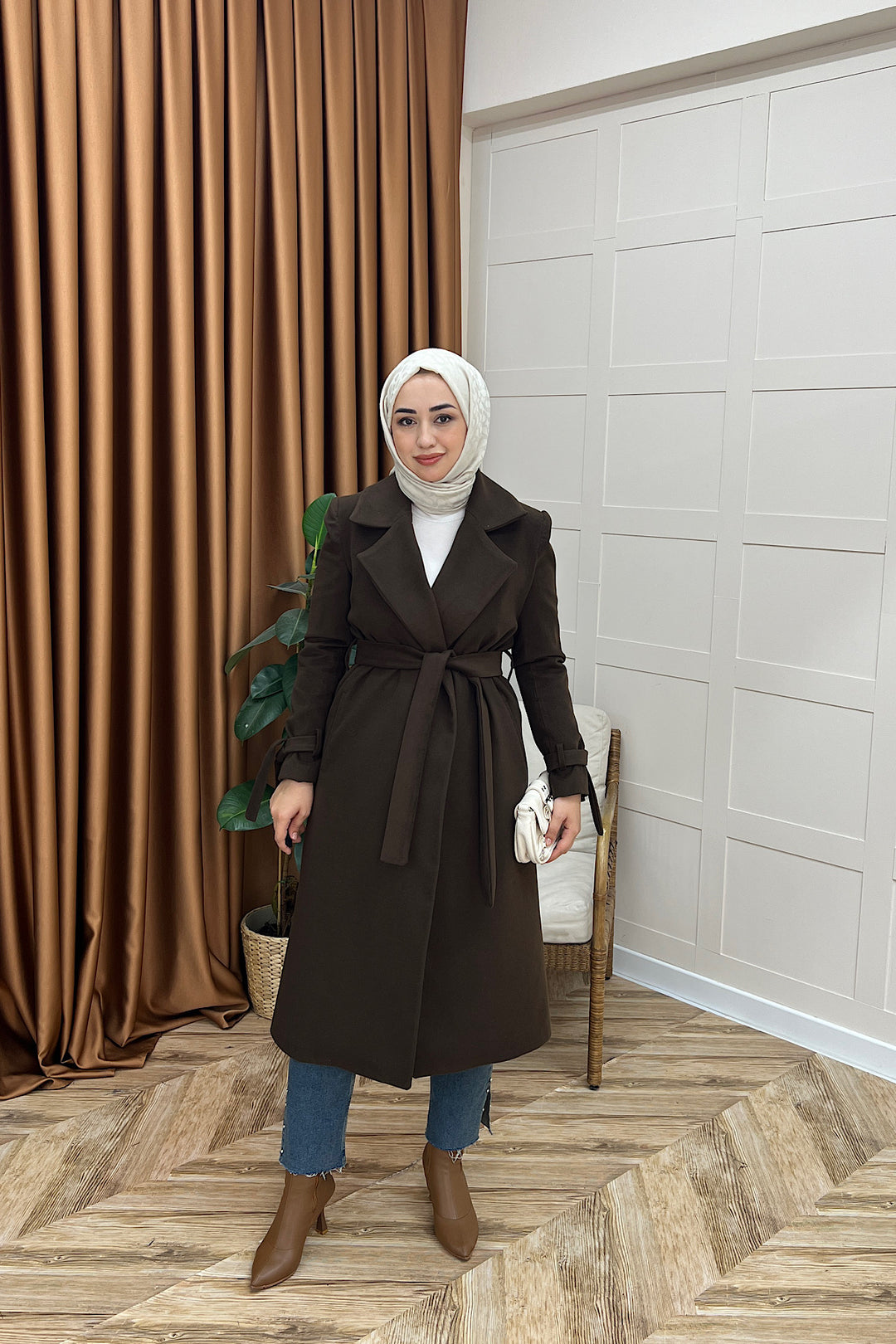 Bilek Detay Kuşaklı Uzun Kaban Kahverengi 05476-KAHVERENGI