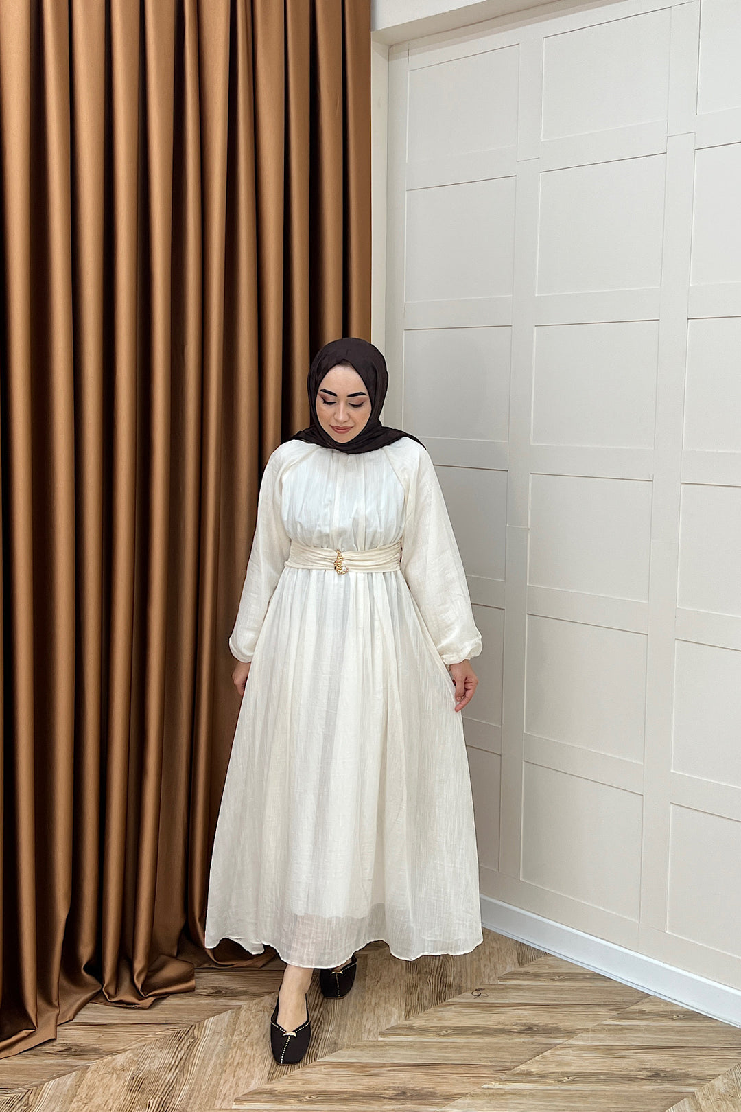 Angelina Broş Detay Elbise Bej 5168-BEJ