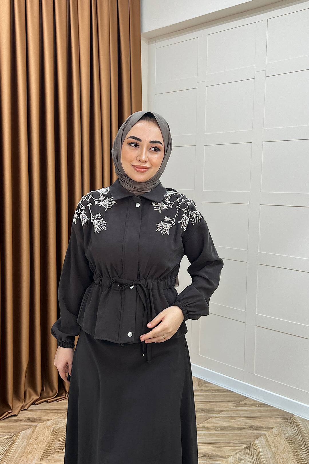Laura Taş İşlemeli Etek Takım Kahverengi 02969-KAHVERENGI