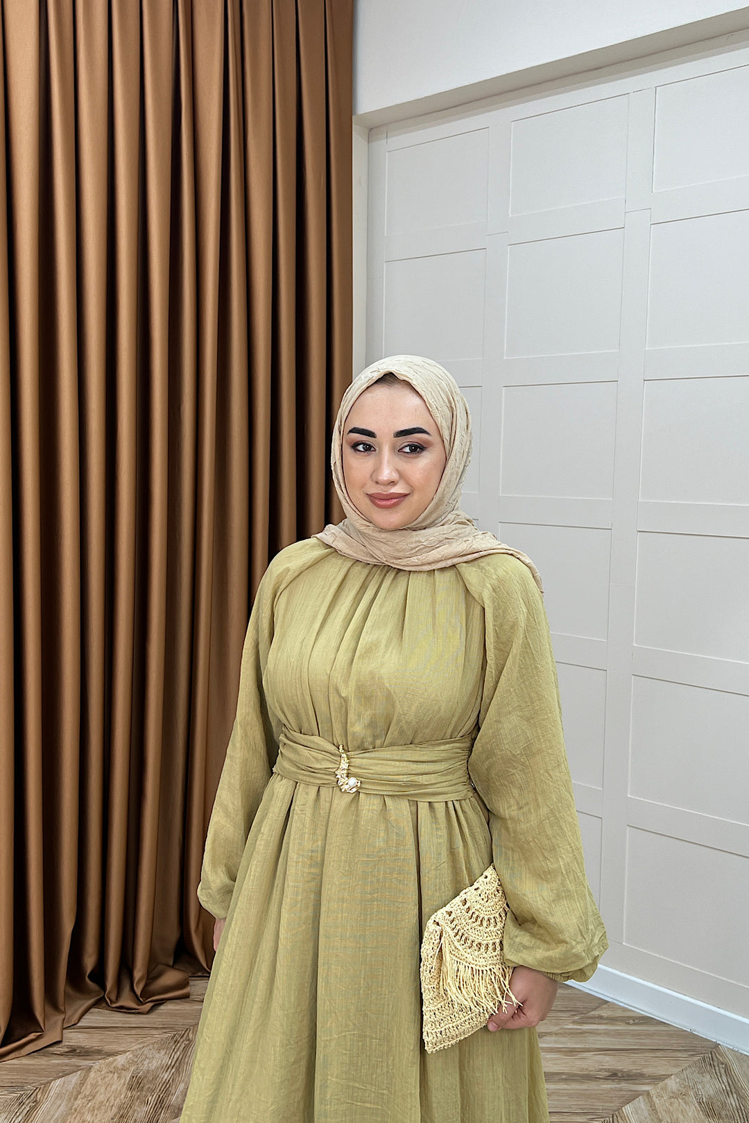 Angelina Broş Detay Elbise Yağ Yeşili 5168-YAGYESILI