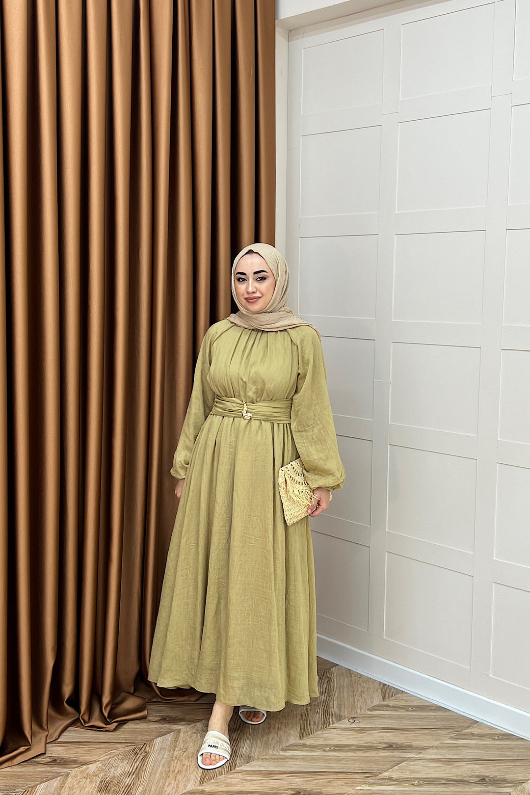 Angelina Broş Detay Elbise Yağ Yeşili 5168-YAGYESILI