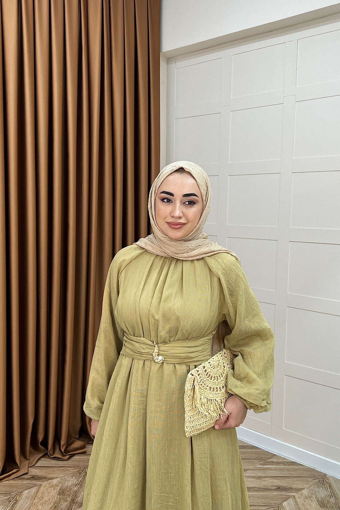 Angelina Broş Detay Elbise Yağ Yeşili 5168-YAGYESILI