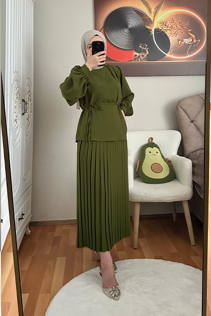 Modam Afra - Omuzu Düğmeli Krep Takım -Elma Yeşili