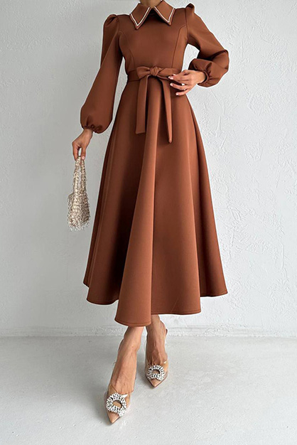 Modam Afra - Yakası Taşlı Scuba Elbise - Kahverengi